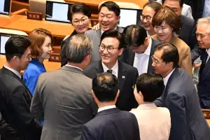 김민석 “권력구조 개헌, 국민 원하는 선까지”… 야권엔 협치 제안