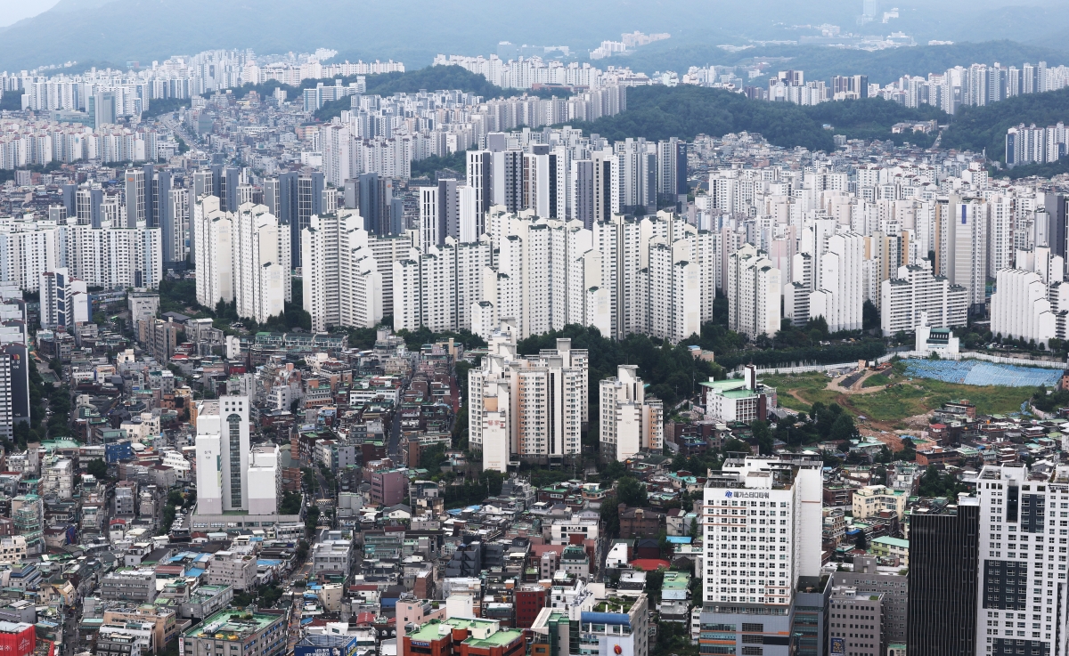 서울 영등포구 여의도 63빌딩 전망대에서 바라본 시내 곳곳에 자리 잡은 아파트 전경. 연합뉴스
