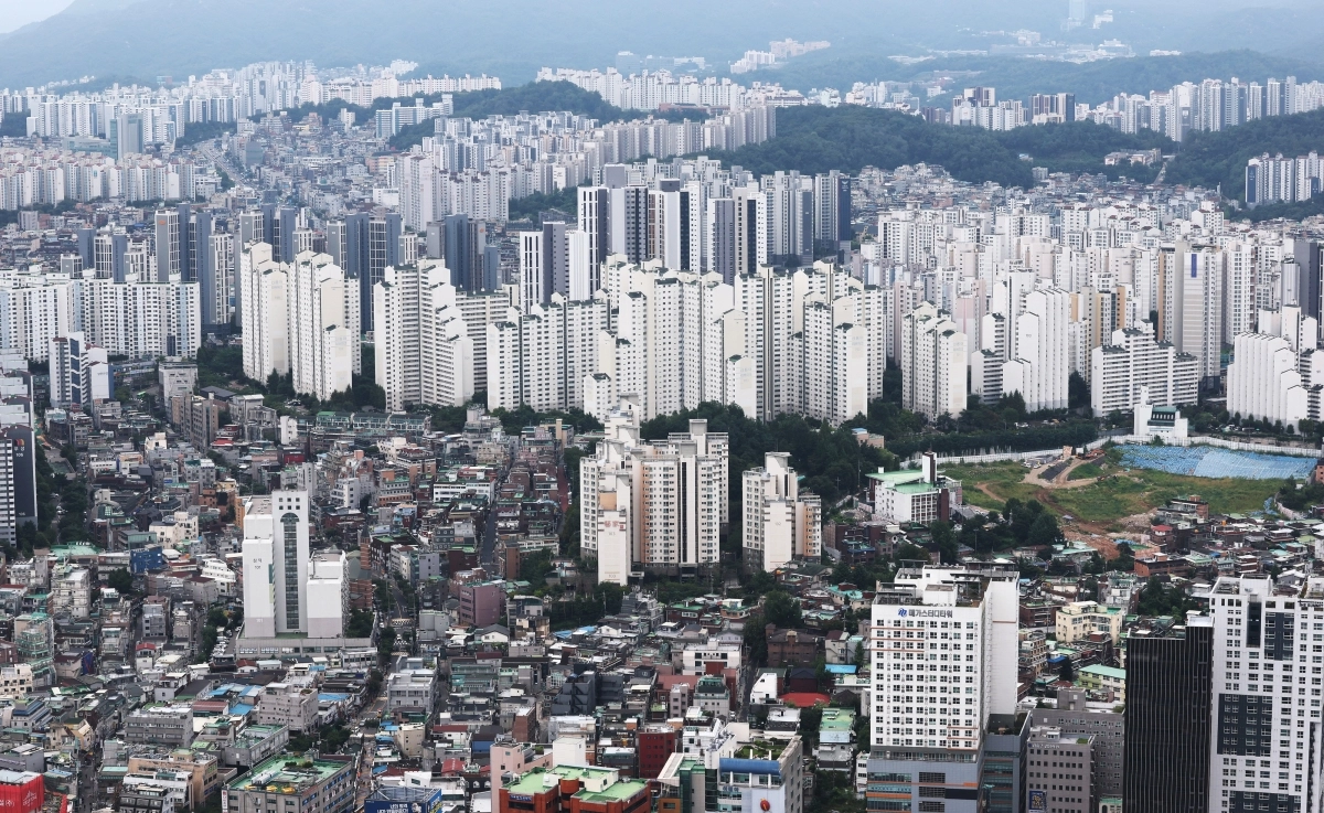 서울 영등포구 여의도 63빌딩 전망대에서 바라본 시내 곳곳에 자리 잡은 아파트 전경. 연합뉴스