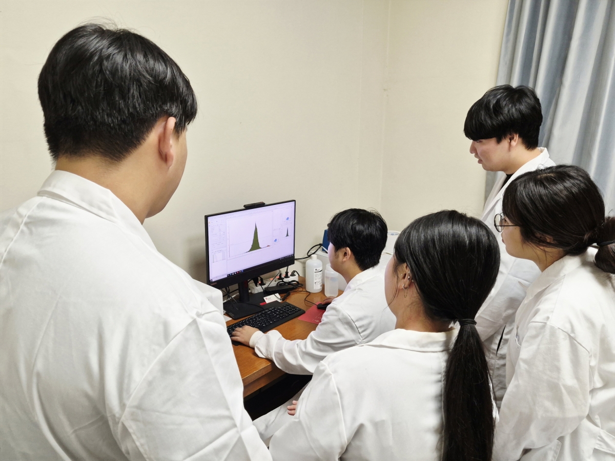 선문대학교 수산생명의학과 교수진과 학생들. 선문대 제공
