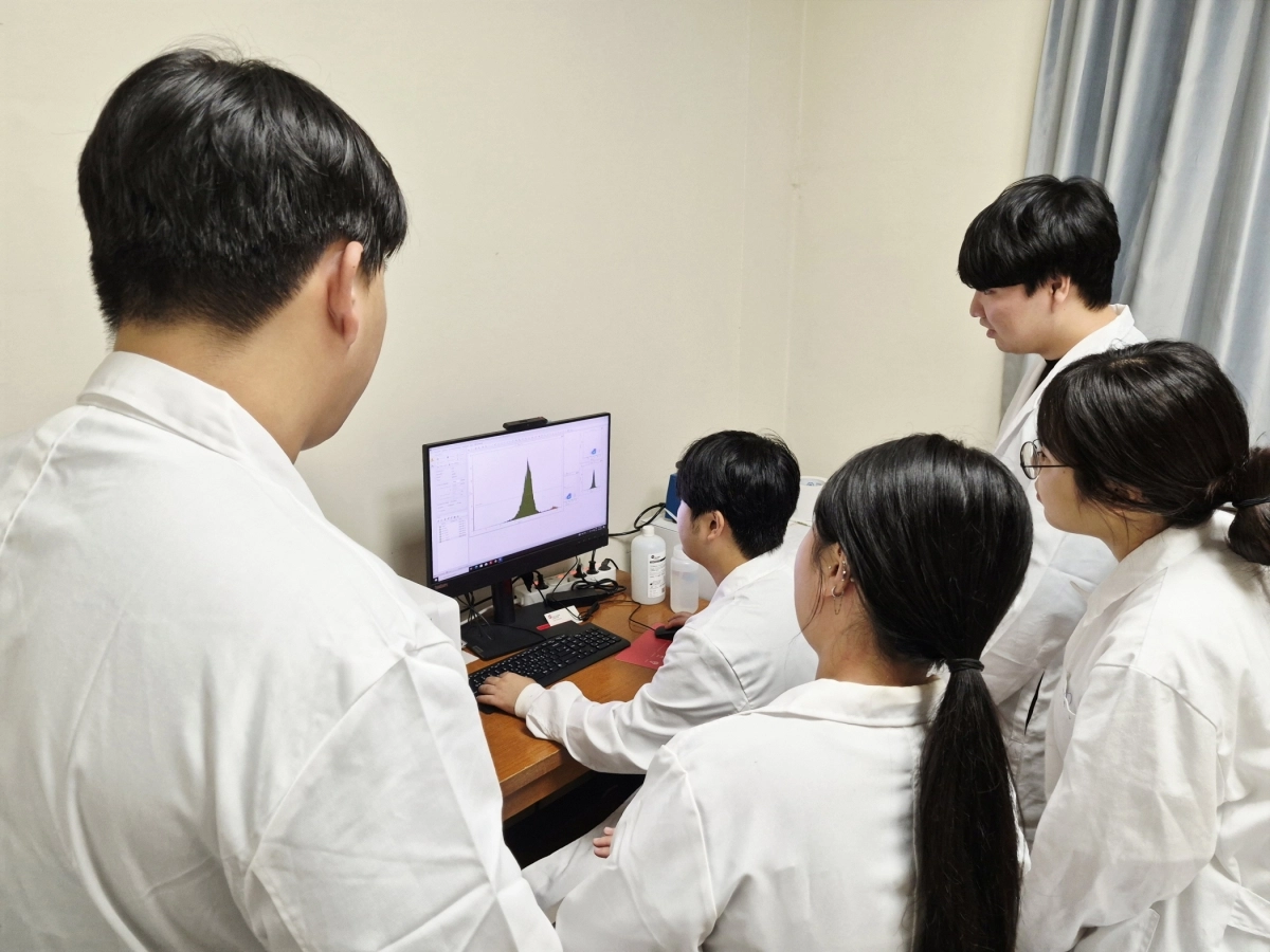 선문대학교 수산생명의학과 교수진과 학생들. 선문대 제공