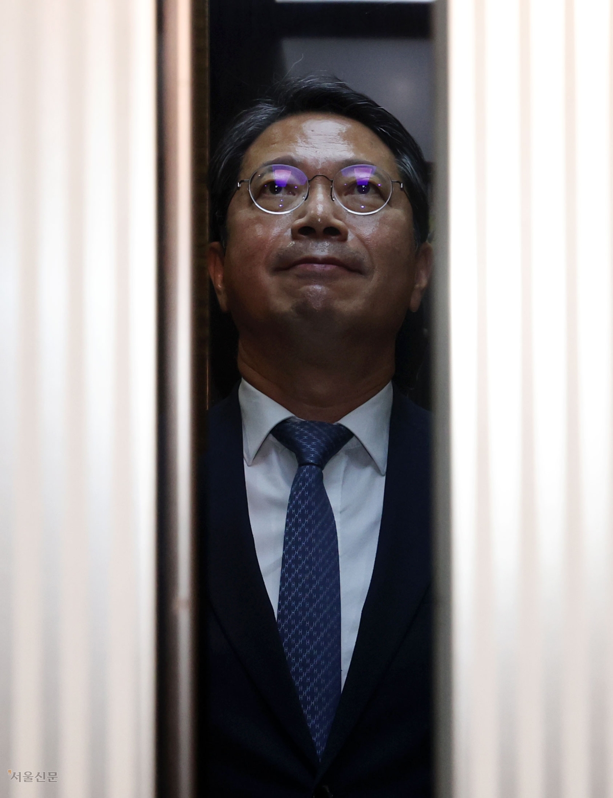 김승원 법무부 장관 후보자가 7일 서울 종로구 적선현대빌딩에 마련된 인사청문회 준비 사무실로 출근하고 있다. 이지훈 기자