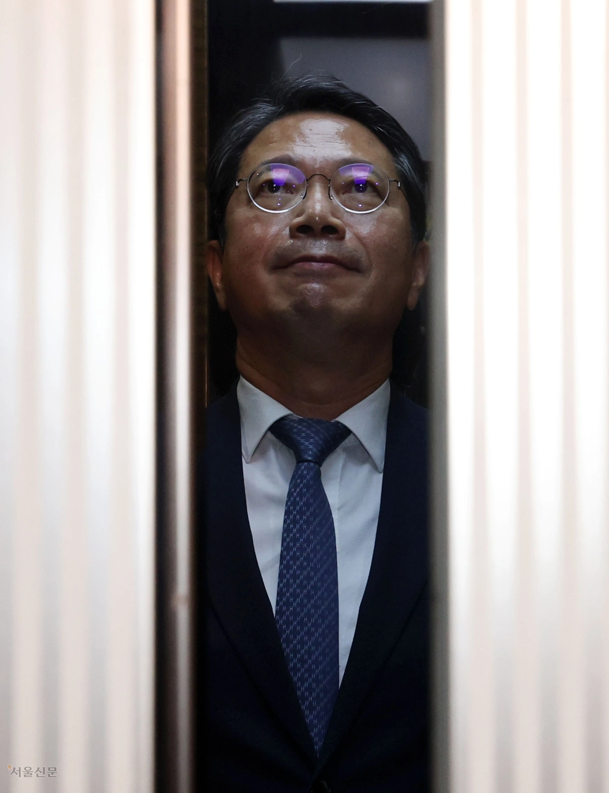 김승원 법무부 장관 후보자가 7일 서울 종로구 적선현대빌딩에 마련된 인사청문회 준비 사무실로 출근하고 있다. 이지훈 기자