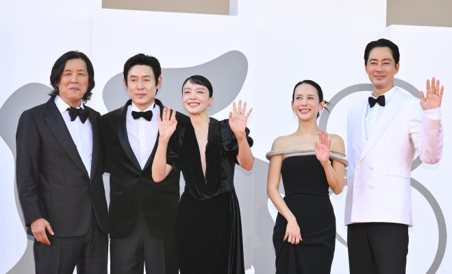 “완벽하게 압도적” 6분 기립박수… ‘가능한 사랑’에 빠진 베네치아