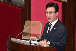 thumbnail - [사설] 대통령·與 대표 동시 “개헌”, 임기 연장 의구심 불식해야