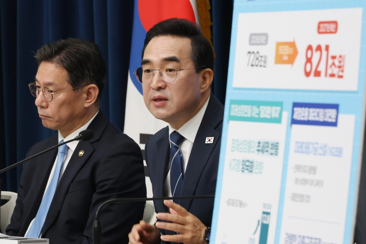내년 예산안 브리핑하는 박홍근 기획처 장관