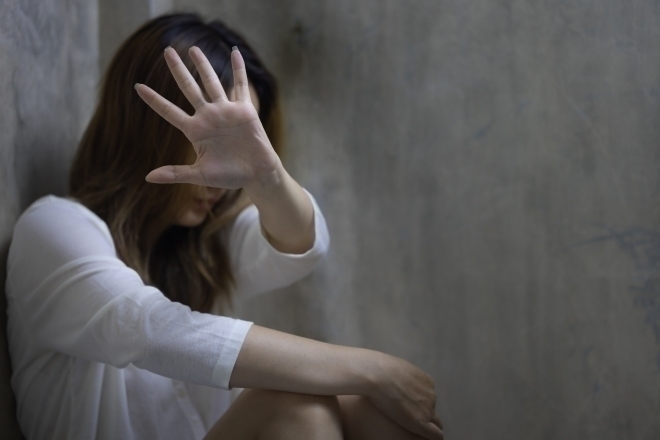 “의식 잃은 여성 반복 성폭행” 틱톡 생중계했다… 31세 남성, 파리 근교 아파트서 체포