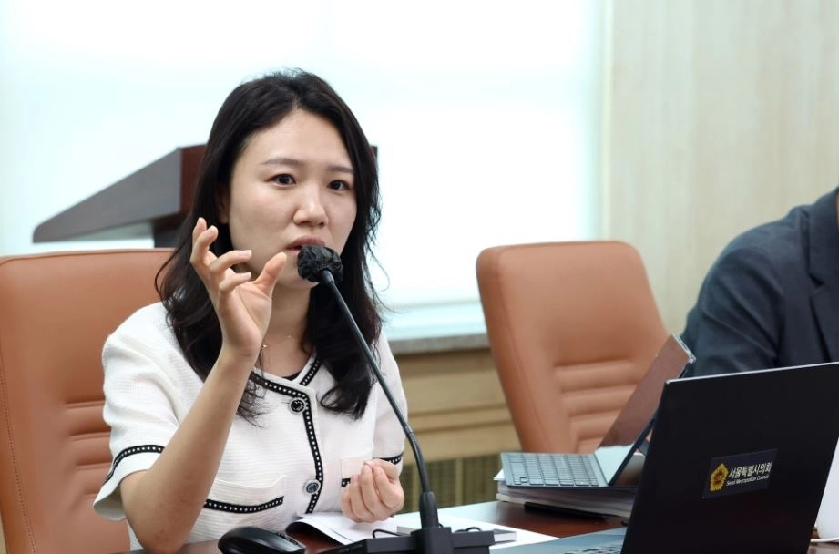 지난 2일 열린 제339회 서울시의회 임시회 주택공간위원회 주택실과 서울주택도시개발공사(SH) 업무보고에서 질의하는 이소라 의원. 서울시의회 제공