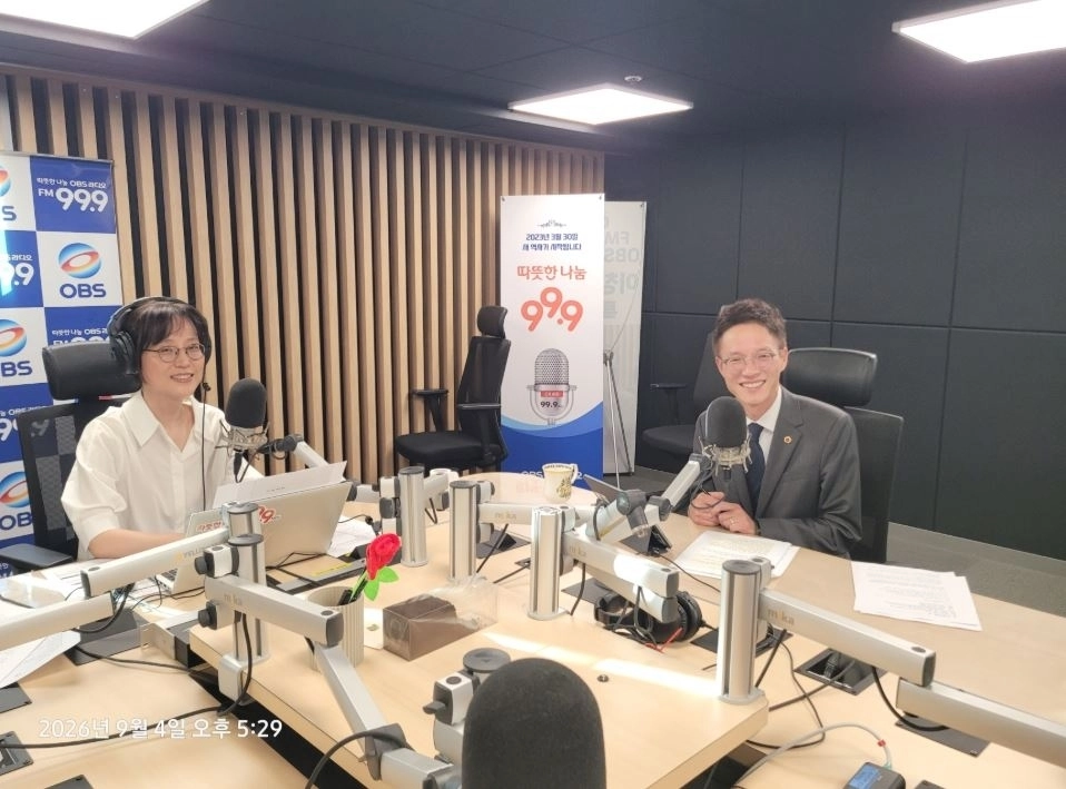 ▲ 정종혁 경기도의원이 지난 4일 OBS 라디오 ‘오늘의 기후’ ‘민생의회’ 사전녹음에 참여해 주요 의정 활동 방향을 밝히고 있다. (사진=경기도의회)