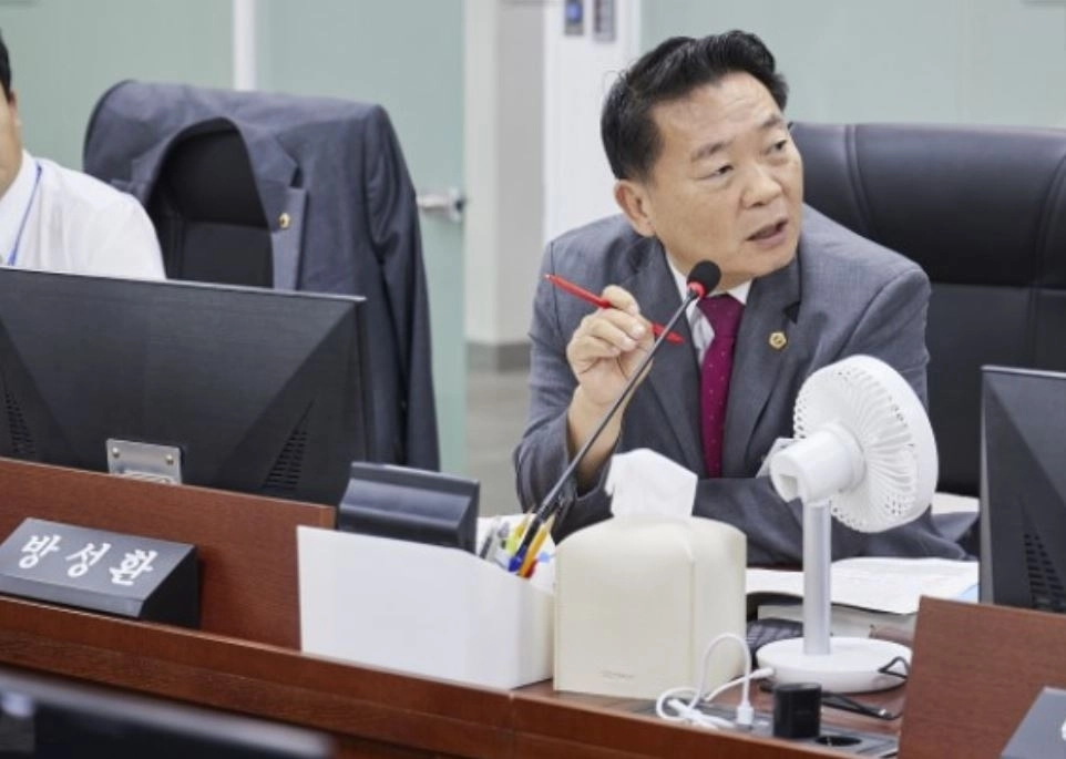 ▲ 지난 7일 열린 2026년도 제2회 추가경정예산안 국제협력국 심의에서 질의하는 방성환 의원(사진=경기도의회)