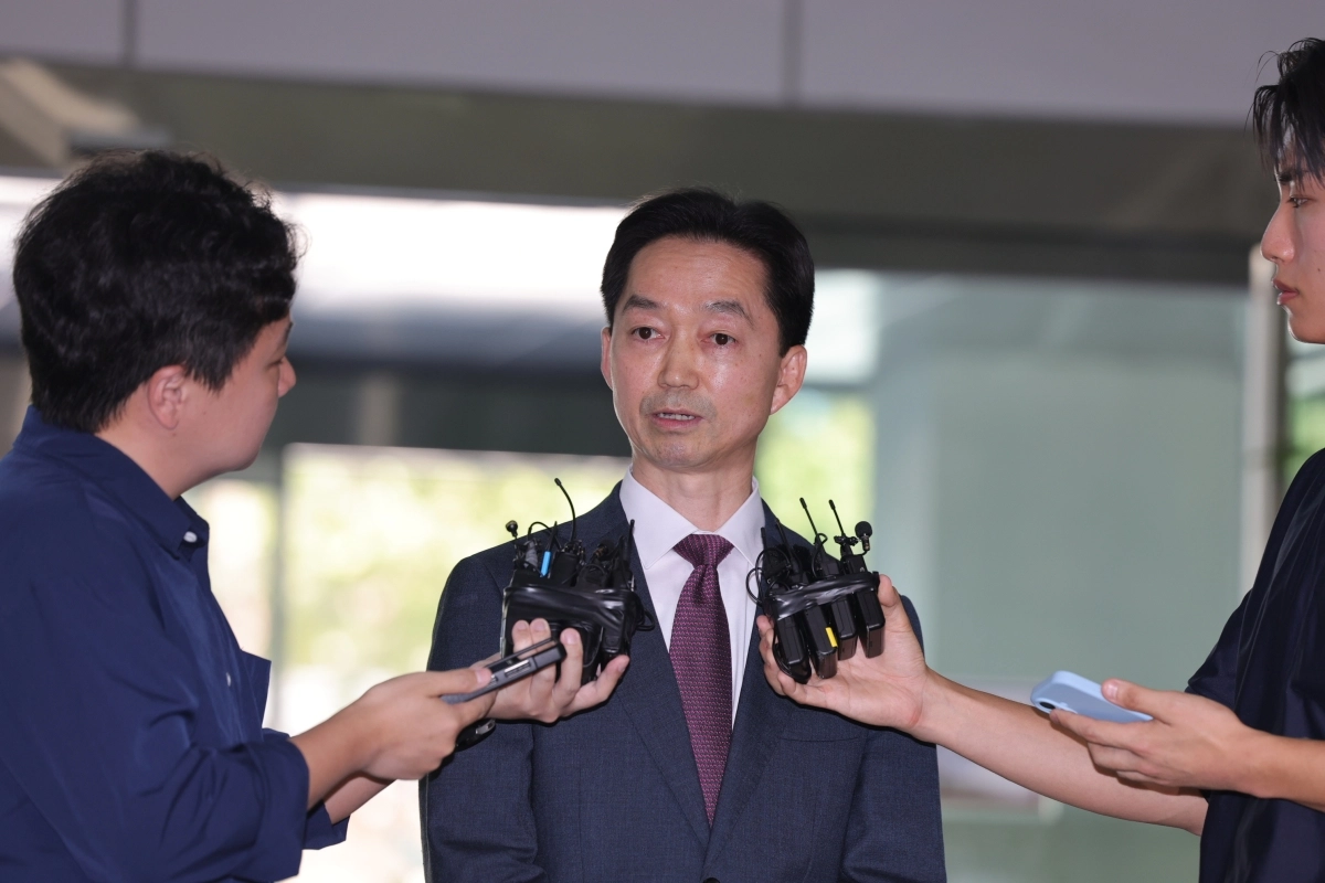 취재진 질문에 답하는 김지용 중대범죄수사청장 후보자