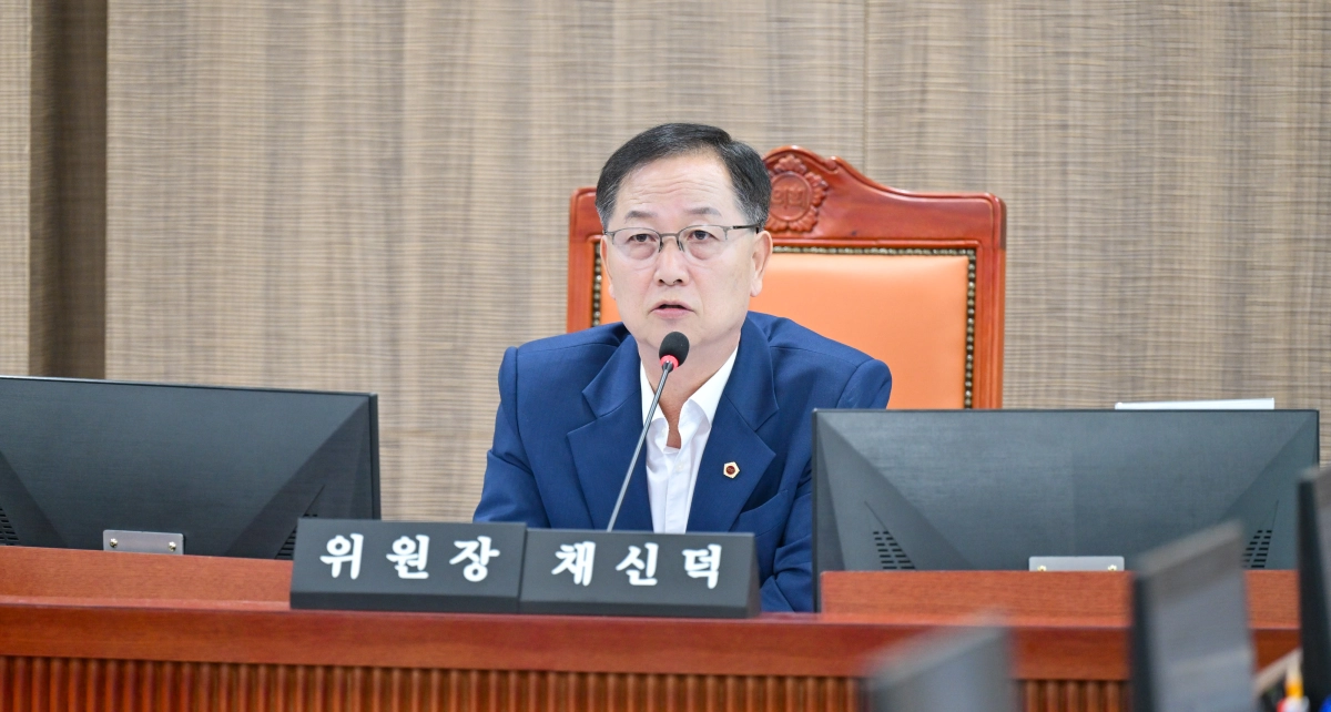 ▲채신덕 문화체육관광위원장이 7일 열린 제393회 임시회 제2차 회의에서 문화체육관광국 소관 2026년도 제2회 추가경정예산안 심사를 주재하며 발언하고 있다. (사진=경기도의회)