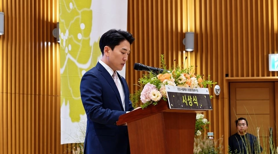 지난 7일 서울시 ‘조경상·정원도시상 시상식’에 참석해 축사하는 이민석 위원장. 서울시의회 제공