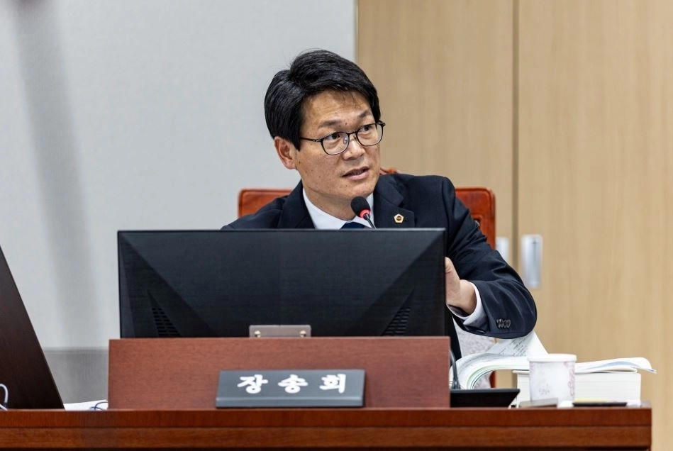 ▲ 지난 7일 열린 제393회 임시회 도시환경위원회 2026년도 제2회 경기도 추가경정예산안 심사에서 질의하는 장송회 의원(사진=경기도의회)