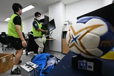 짐 싸는 체육계, 투표함 지키는 경찰…올림픽공원에 무슨 일이