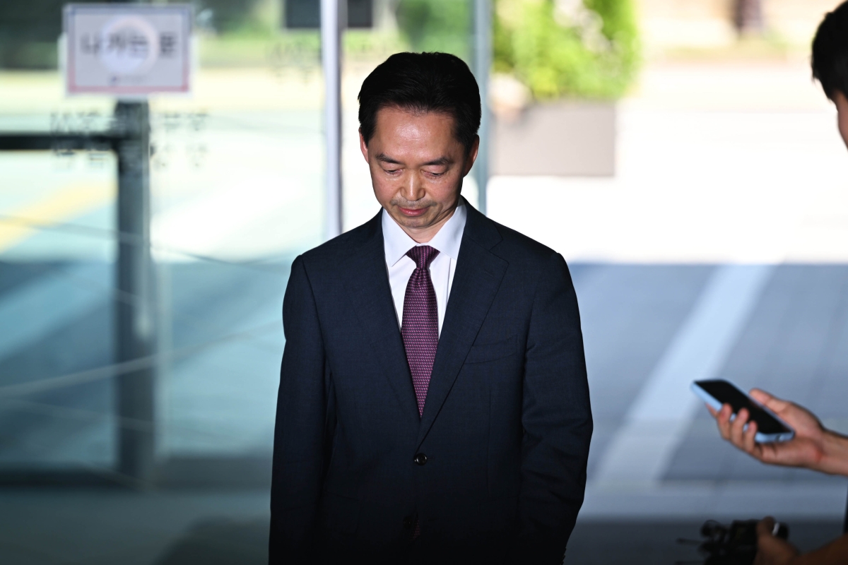중대범죄수사청장 후보로 지명된 김지용 변호사가 8일 서울 종로구 정부서울청사 창성동 별관에 마련된 인사청문회 준비 사무실로 출근하고 있다. 2026.9.8 홍윤기 기자