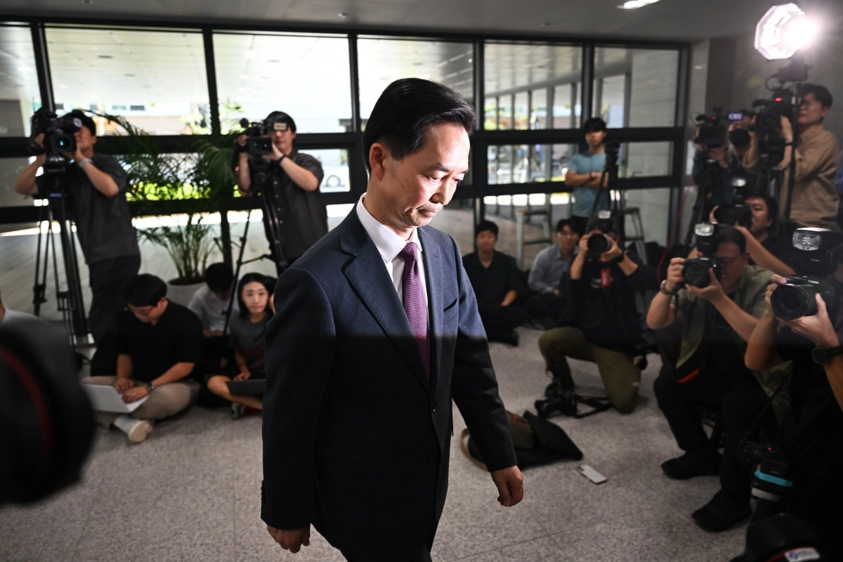 중대범죄수사청장 후보로 지명된 김지용 변호사가 8일 인사청문회 준비 사무실이 마련된 서울 종로구 정부서울청사 창성동 별관에서 취재진과의 질의응답을 마친 뒤 사무실로 향하고 있다. 2026.9.8 홍윤기 기자