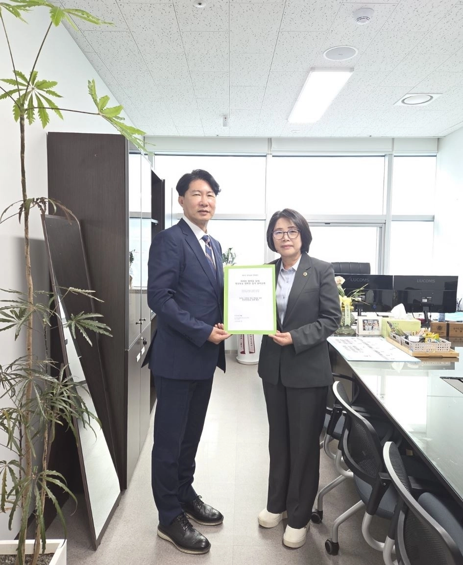 ▲ 지난 7일 경기도의회 장승희 의원실에서 (사)한국유치원총연합회 경기도지회(회장 한용호)와 정책 간담회를 갖은 장승희 의원(사진=경기도의회)