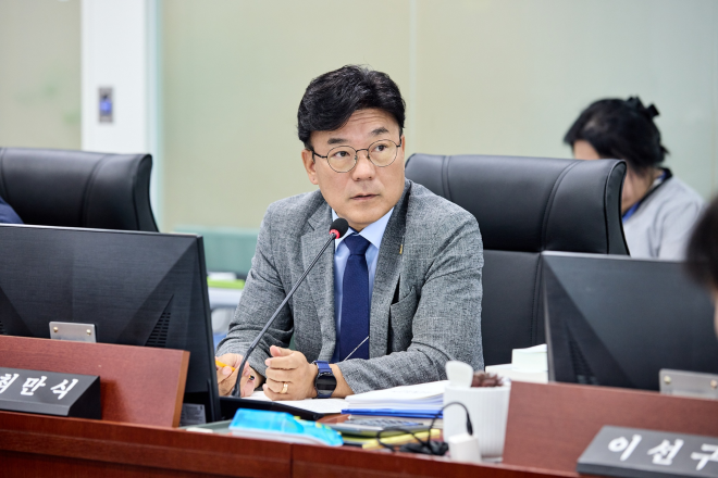 최만식 경기도의원 “재정 어렵다고 미래농업까지 줄이나” 연구·교육예산 삭감 제동