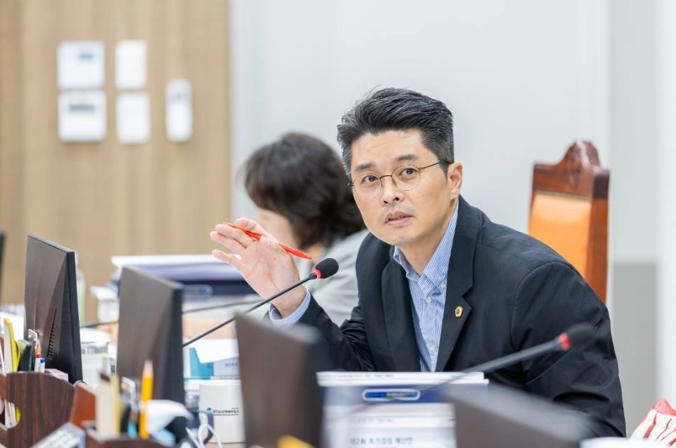 ▲ 지난 7일 열린 제392회 임시회 제2차 기획재정위원회에서 질의하는 이재영 의원(사진=경기도의회)