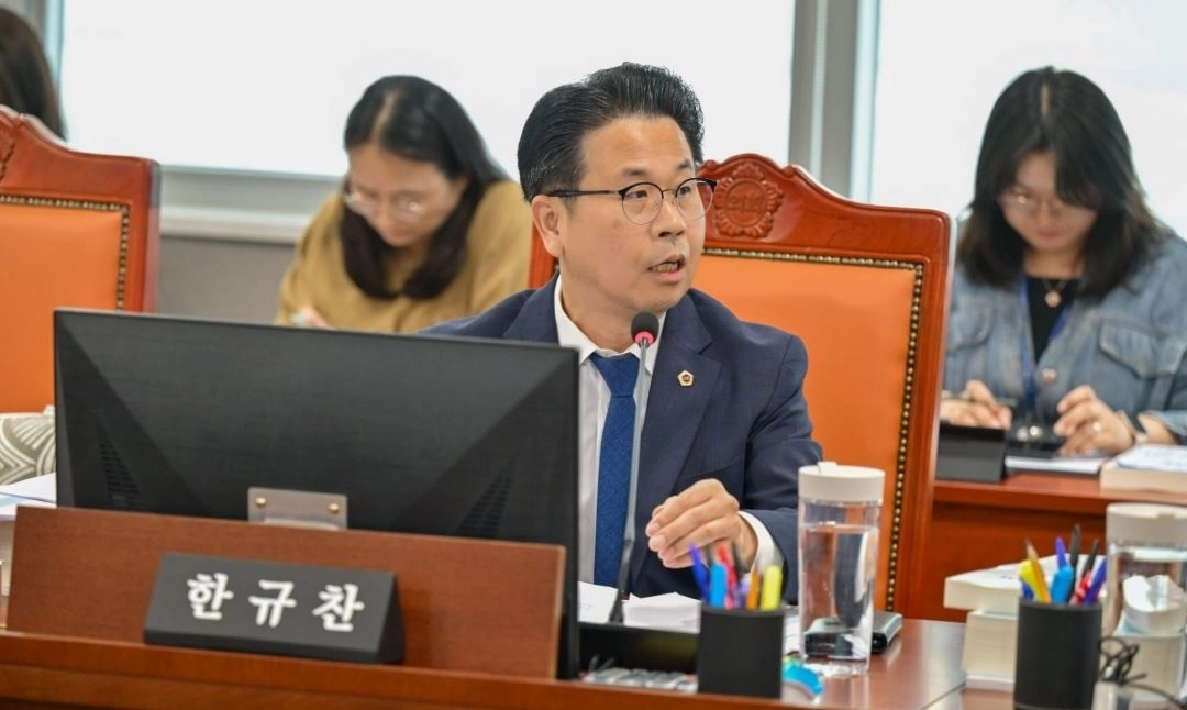 ▲ 지난 7일 제393회 경기도의회 임시회 제2차 문화체육관광위원회에서 질의하는 한규찬 의원(사진=경기도의회)