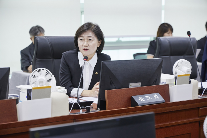 윤도희 경기도의원 “1,599개 기업 몰린 ‘무역위기 패키지’ 반토막 삭감 안 돼… 예산 복원·추가모집 나서야”