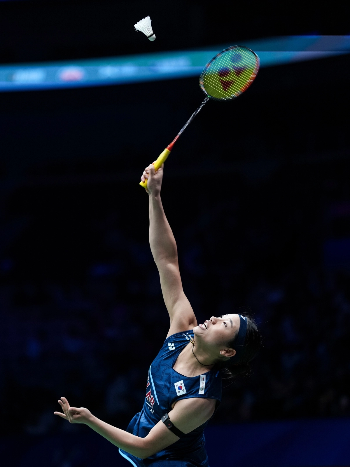 안세영이 지난 6일 중국 선전 아레나에서 열린 세계배드민턴연맹(BWF) 월드투어 중국 마스터스(슈퍼750) 여자 단식 결승전에서 힘차게 스매시를 하고 있다.  선전 신화 연합뉴스