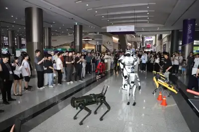 강남에서 미리보는 로봇과의 공존