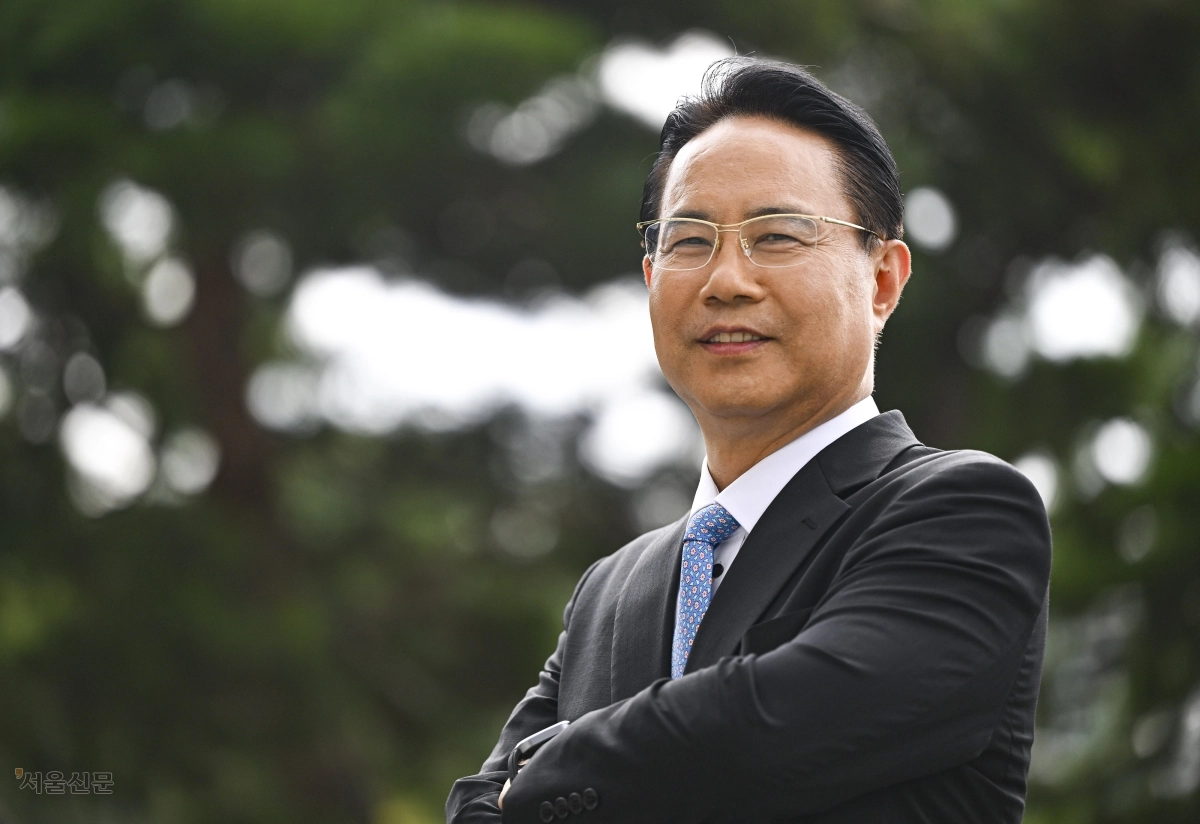 전병서 중국경제금융연구소장은 “최근 반도체 호황은 미국의 대중 제재에 따른 것으로 단군 이래 최대의 지정학적 횡재를 실력으로 포장하는 순간 판단이 흐려진다”며 “급격히 좁혀지는 한중 간 반도체 기술 격차에 위기 의식을 갖고 빠른 속도로 앞서나가야 한다”고 말했다. 이지훈 기자