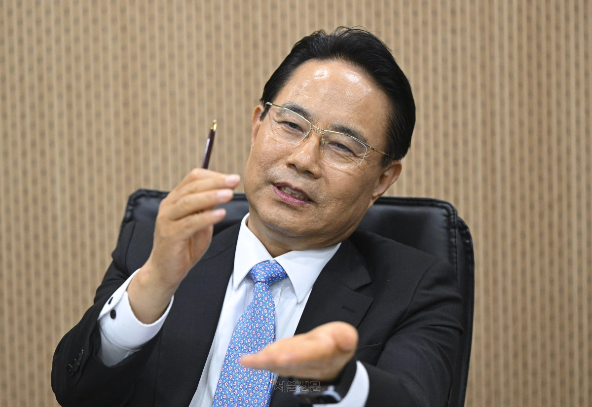 전병서 중국경제금융연구소장은 “로봇의 전체 부품 공급망을 국내에서 해결한 중국의 휴머노이드가 글로벌 시장을 장악하고 있다”며 “서방 기업들이 중국 로봇을 꺼리는 상황을 이용해 우리나라는 신뢰와 공급망 안정성을 바탕으로 세계시장에 진출해야 한다”고 말했다.  이지훈 기자
