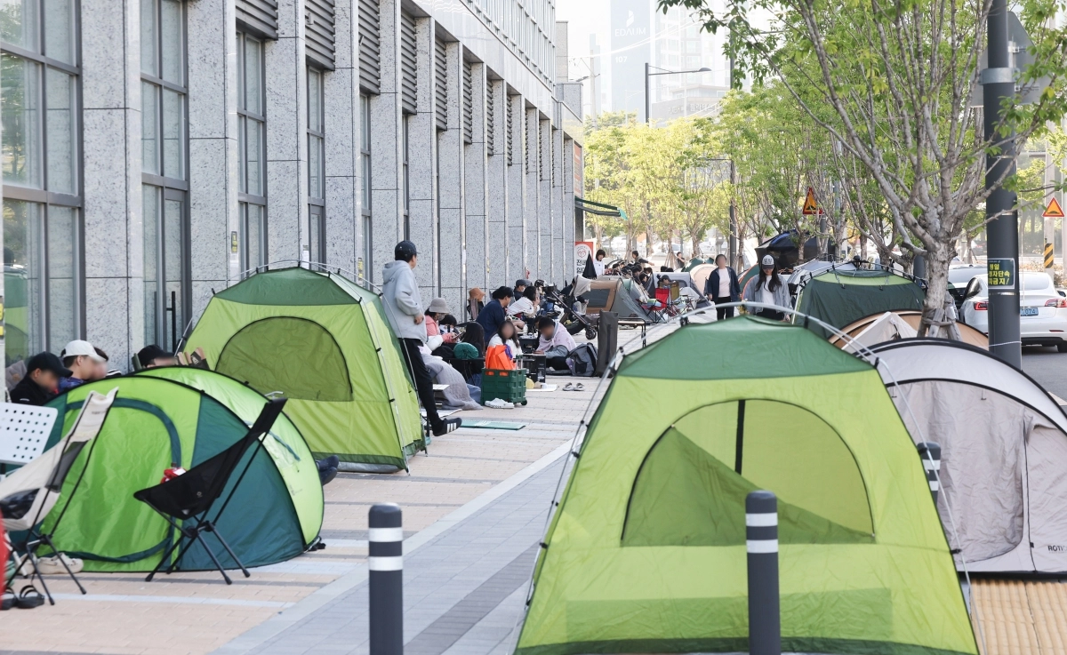 “신축 아파트 전세 잡아라” 텐트까지 동원해 오픈런