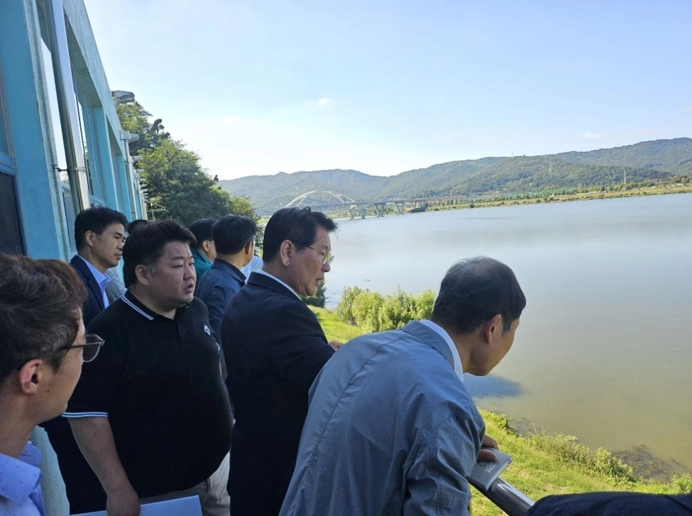 양평호 의원 암사아리수정수센터 현장 방문. 서울시의회 제공