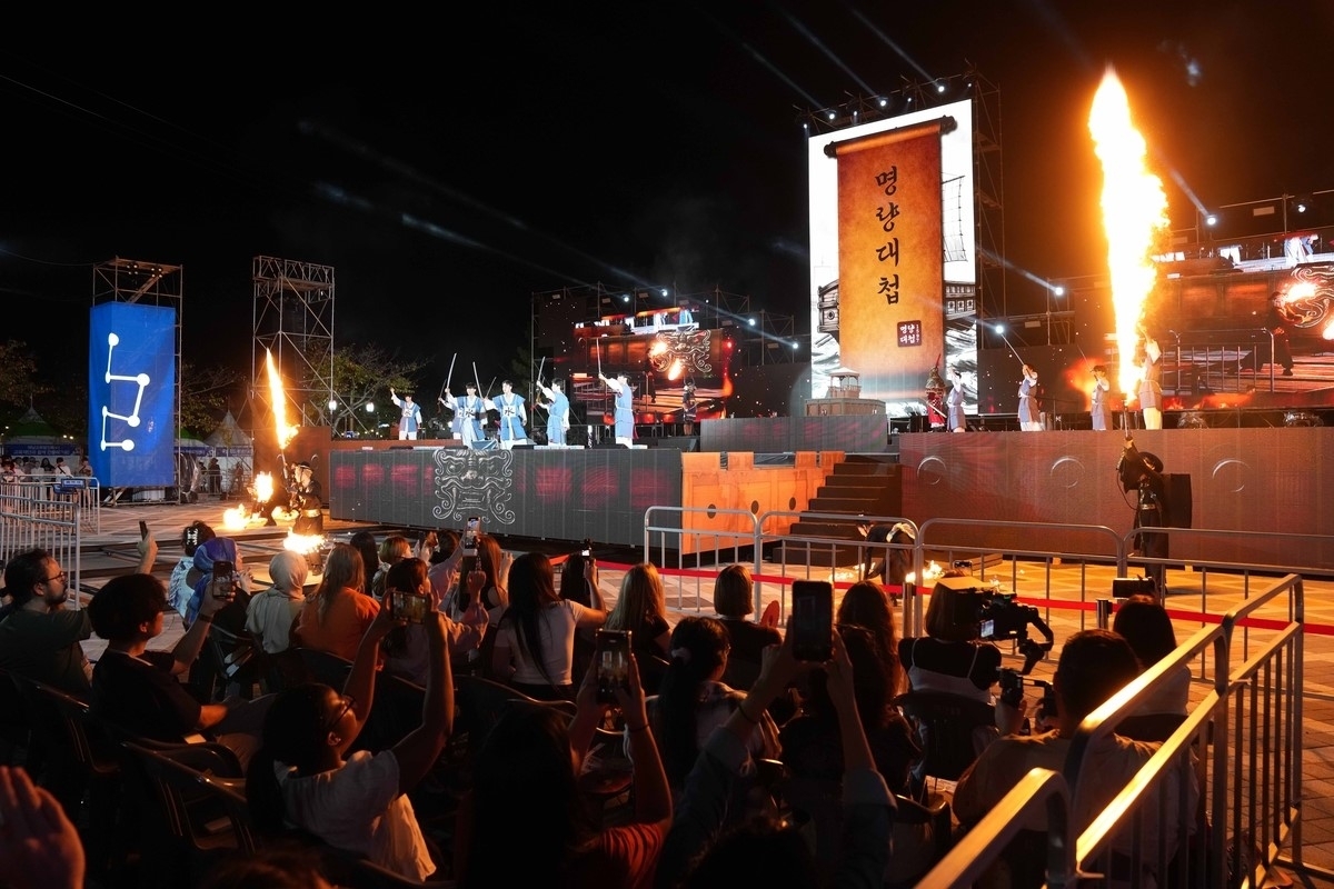 ‘2026 명량대첩축제’가 2026년 9월 11일부터 13일까지 전남광주 진도·해남 울돌목 일원에서 열린다. 사진은 2025년 9월 개최된 ‘2025 명량대첩축제’ 개막식 모습.