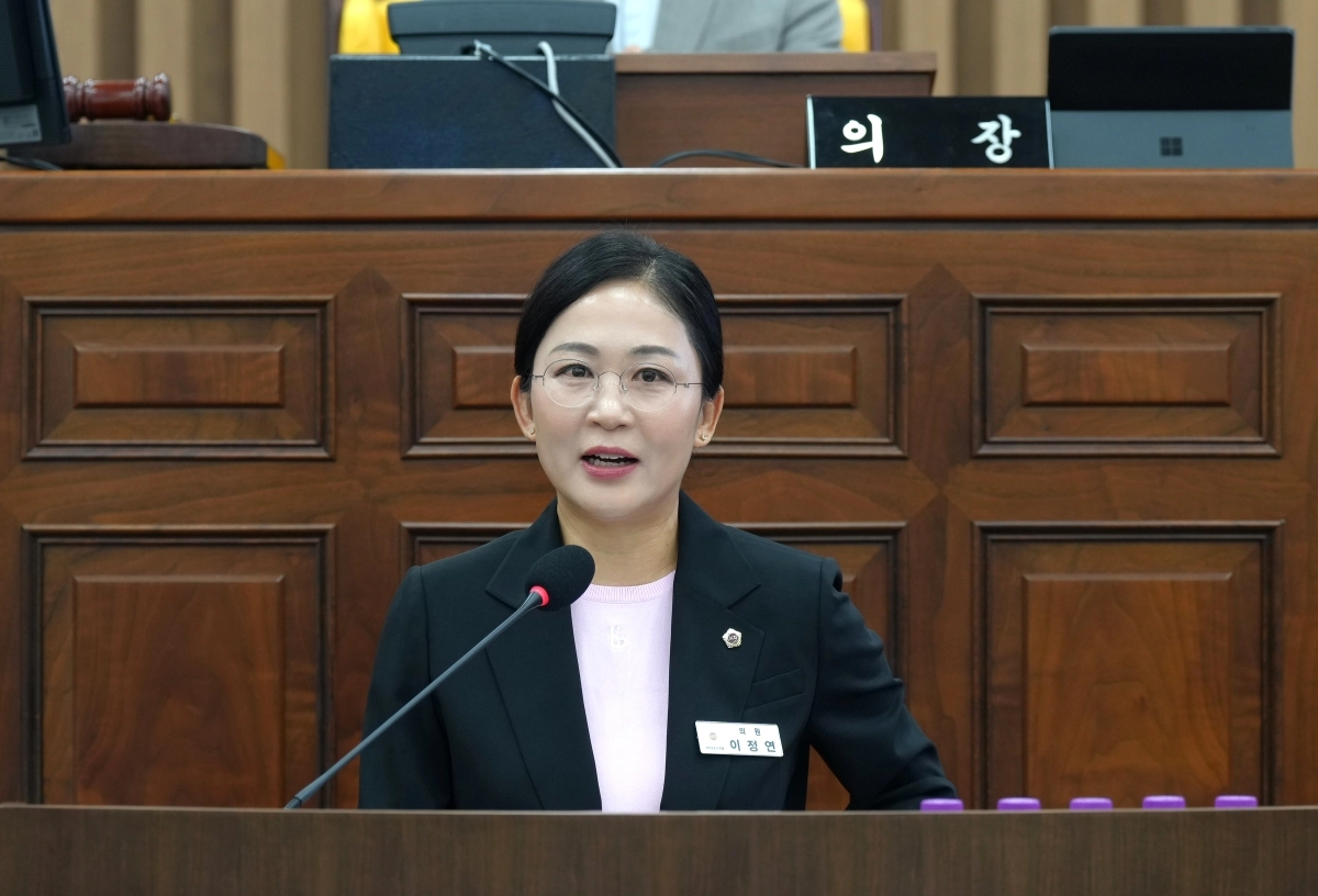 이정연 원이 지난 8일 하남시의회 제352회 임시회 제1차 본회의에서 5분 자유발언을 통해 미사호수공원 워터스크린 사업을 촉구하고 있다. 하남시의회 제고