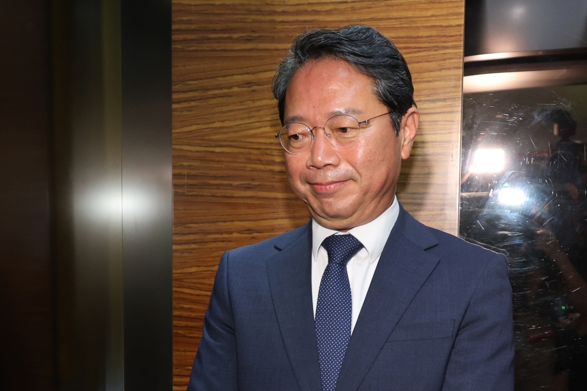 김승원 법무부 장관 후보자가 지난 8일 서울 종로구 적선현대빌딩에 마련된 인사청문회 준비 사무실로 출근하고 있다. 2026.9.8 연합뉴스