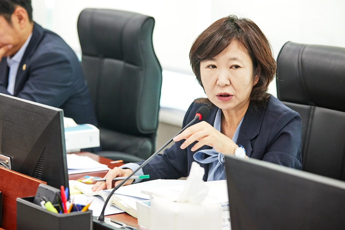 ▲최경순 의원이 제393회 임시회 제2차 보건복지위원회 회의에서 보건건강국 소관 2026년도 제2회 추가경정예산안을 심사하며 질의하고 있다. (사진=경기도의회)