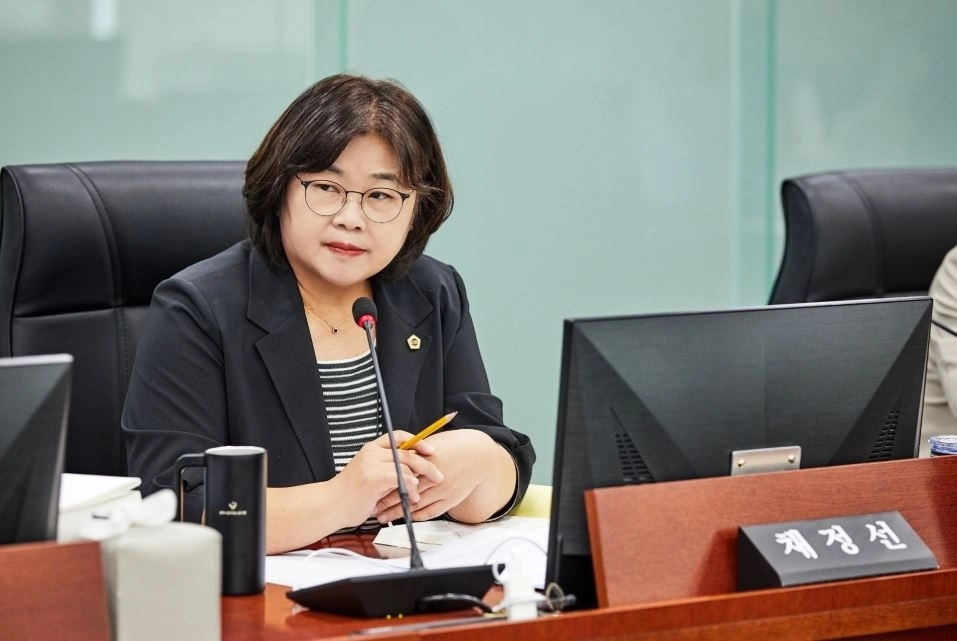 ▲ 지난 8일 열린 2026년도 제2회 추가경정예산안 보건복지위원회 보건건강국 소관 심사에서 질의하는 채정선 의원(사진=경기도의회)