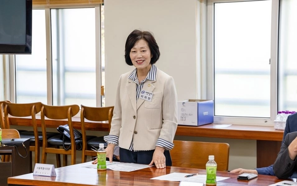 지난 8일 답십리초등학교에서 열린 ‘2026년 학교로 찾아가는 차담회’에 참석한 이의안 의원. 서울시의회 제공