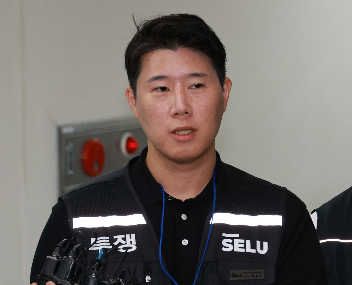 발언하는 삼성그룹 초기업노동조합 삼성전자지부 최승호 위원장