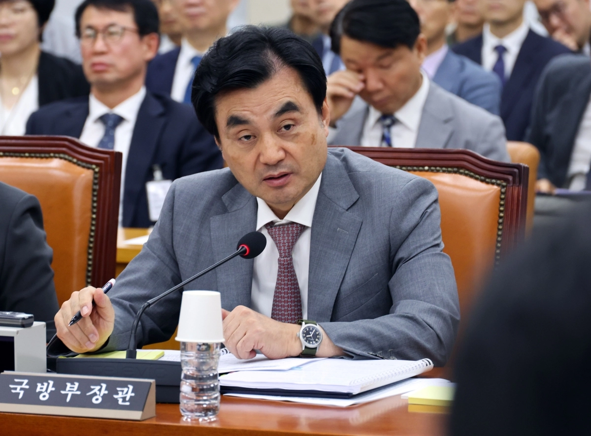 답변하는 안규백 국방부 장관