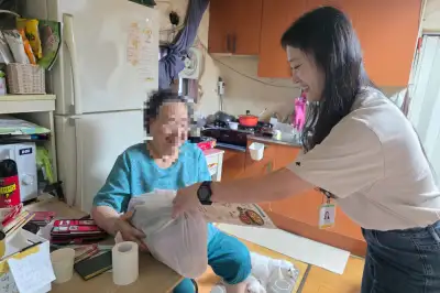 어르신 안부 묻는 한 끼의 힘… 밀키트로 ‘돌봄 공백’ 채웠다