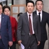 최고위원회의 참석하는 장동혁 대표