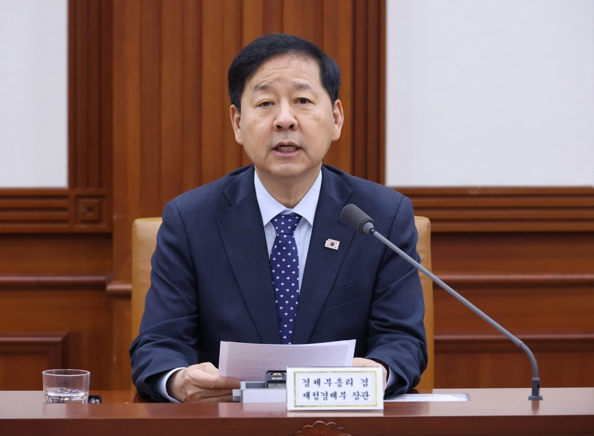 구윤철 부총리 겸 재정경제부 장관이 10일 정부서울청사에서 열린 경제ㆍ구조혁신 관계장관회의에서 발언하고 있다. 연합뉴스
