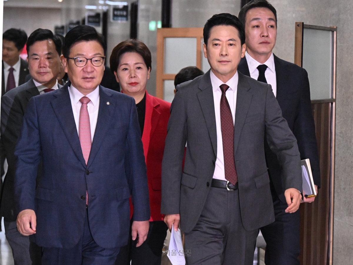 장동혁 국민의힘 대표가 10일 국회에서 열린  최고위원회의에 참석 하고 있다. 안주영 전문기자