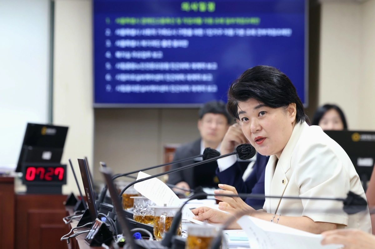 지난 1일 제339회 임시회 ‘서울 어린이 상상랜드 관리 및 운영 사무의 신규 민간위탁 동의안’심사에서 질의하는 김명희 의원. 서울시의회 제공