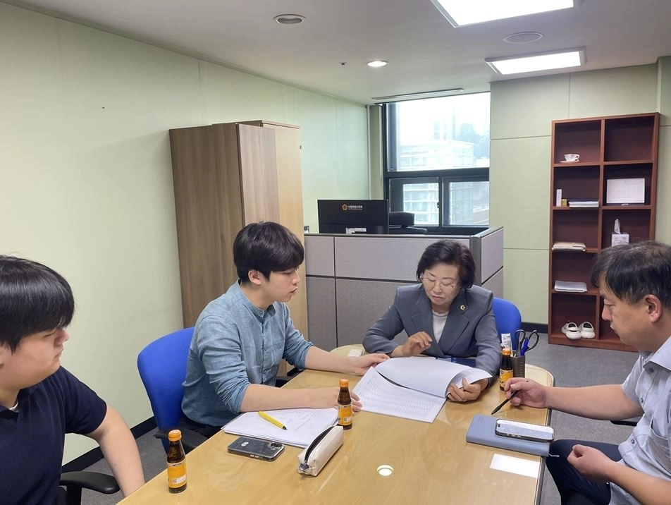 서울대 총학생회와 간담회를 가진 김정애 의원. 서울시의회 제공