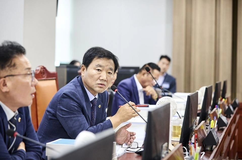 ▲ 지난 9일 열린 2026년 제2회 추가경정예산안 건설교통위원회 교통국 심사에서 질의하는 김순현 의원(사진=경기도의회)