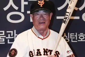 붙어버린 손가락도 지독한 차별도 넘었다… 3085 안타 제조기