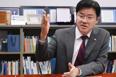 “정치가 미래 준비할 수 있게”…메가특구법 총대 멘 與박상혁