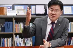 thumbnail - “정치가 미래 준비할 수 있게”…메가특구법 총대 멘 與박상혁